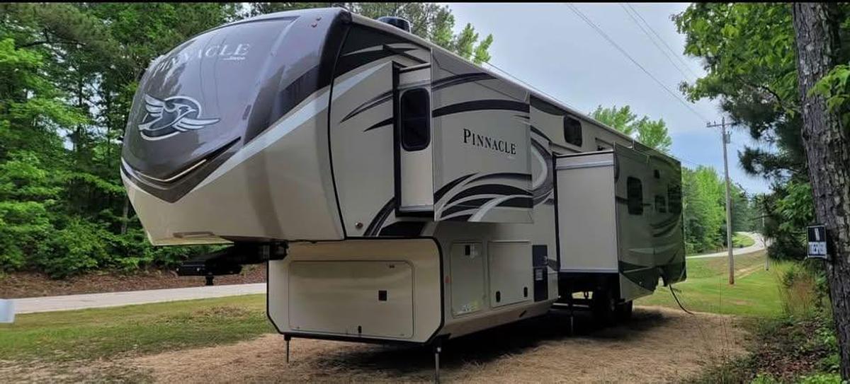 Used 2020 Jayco Pinnacle 37MDQS