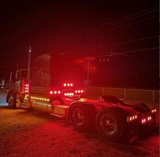 Used 2015 Peterbilt 389 Glider Kit