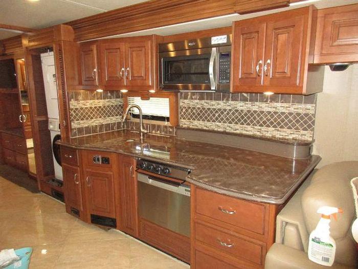 Used 2015 Fleetwood Discovery LXE 40E