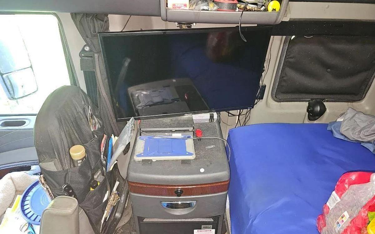 Used 2016 International Lonestar Sleeper Semi Truck