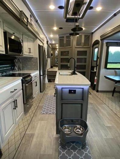 Used 2022 Keystone Montana Legacy 3781RL