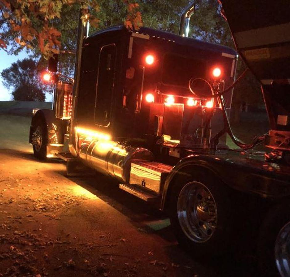 Used 2016 Peterbilt 389 with trailer