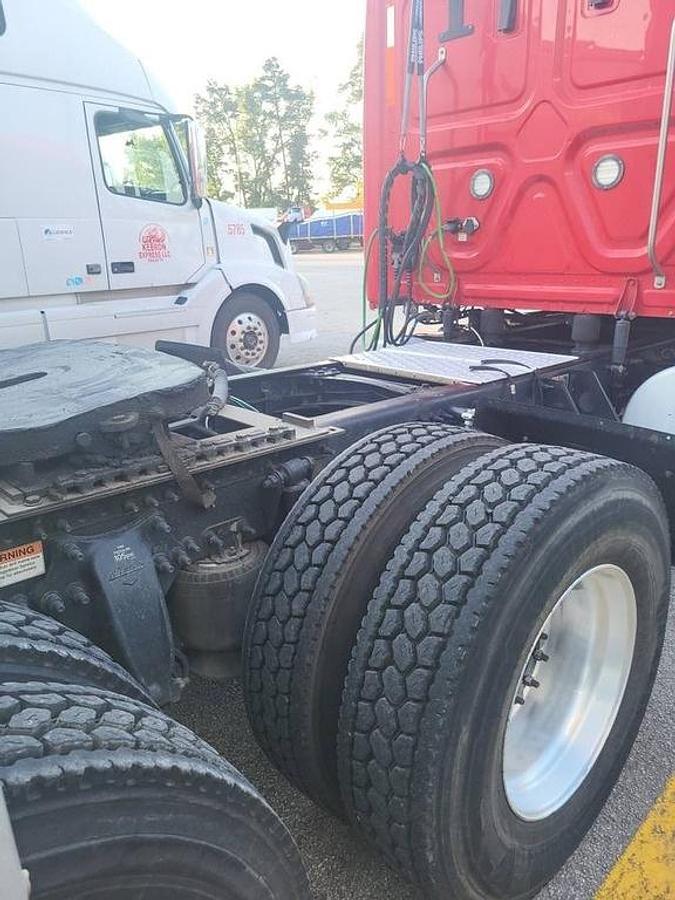 Used 2020 Freightliner Cascadia