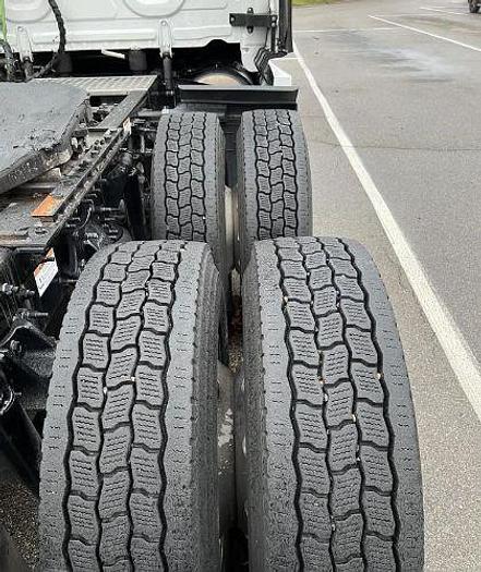 Used 2024 Freightliner CASCADIA 126