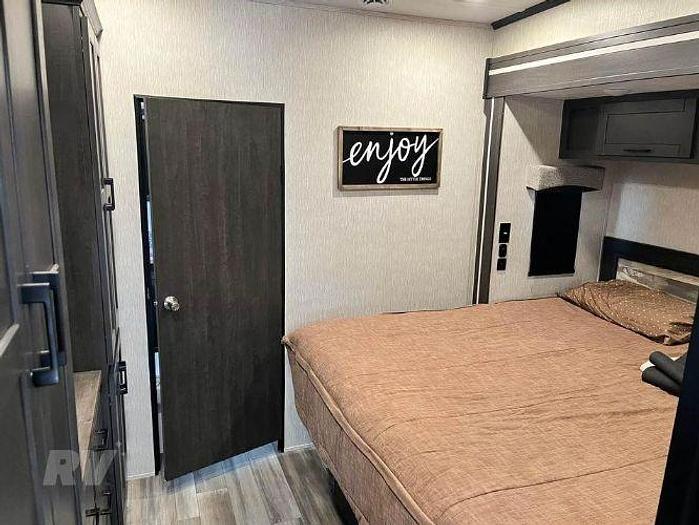 Used 2022 Crossroads Cruiser CR3841FL