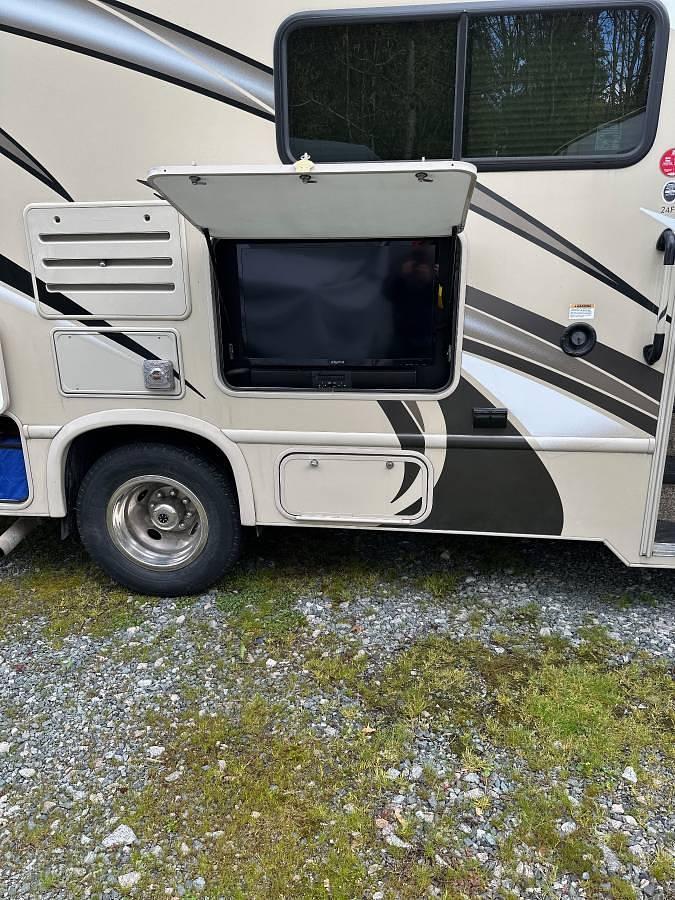Used 2020 Thor Motor Coach Chateau 24F