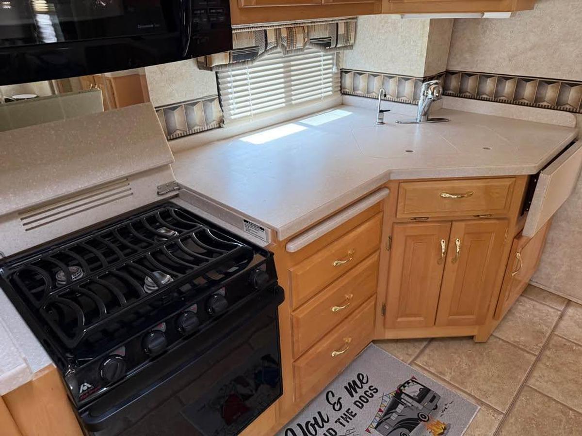 Used 2005 Newmar Kountry Star Class A Diesel Motorhome