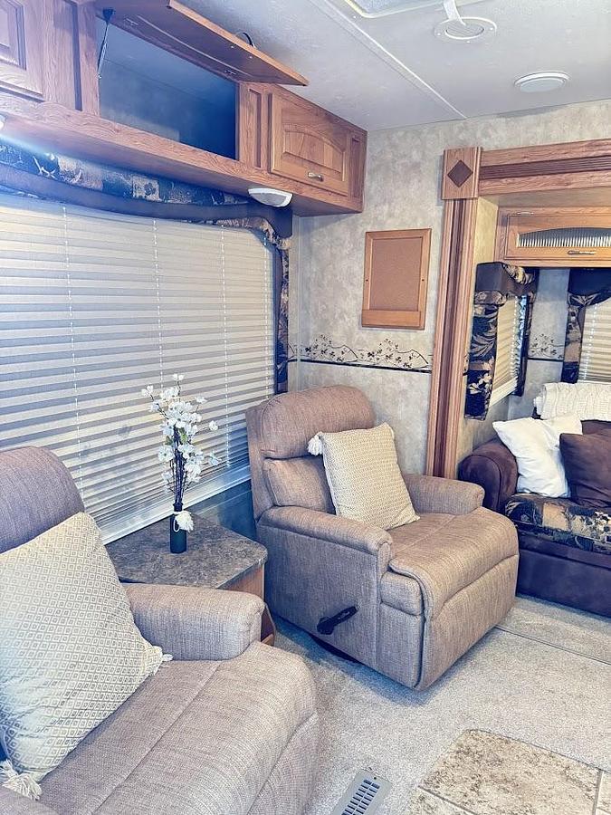 Used 2010 Jayco Eagle 320RLDS Travel Trailer