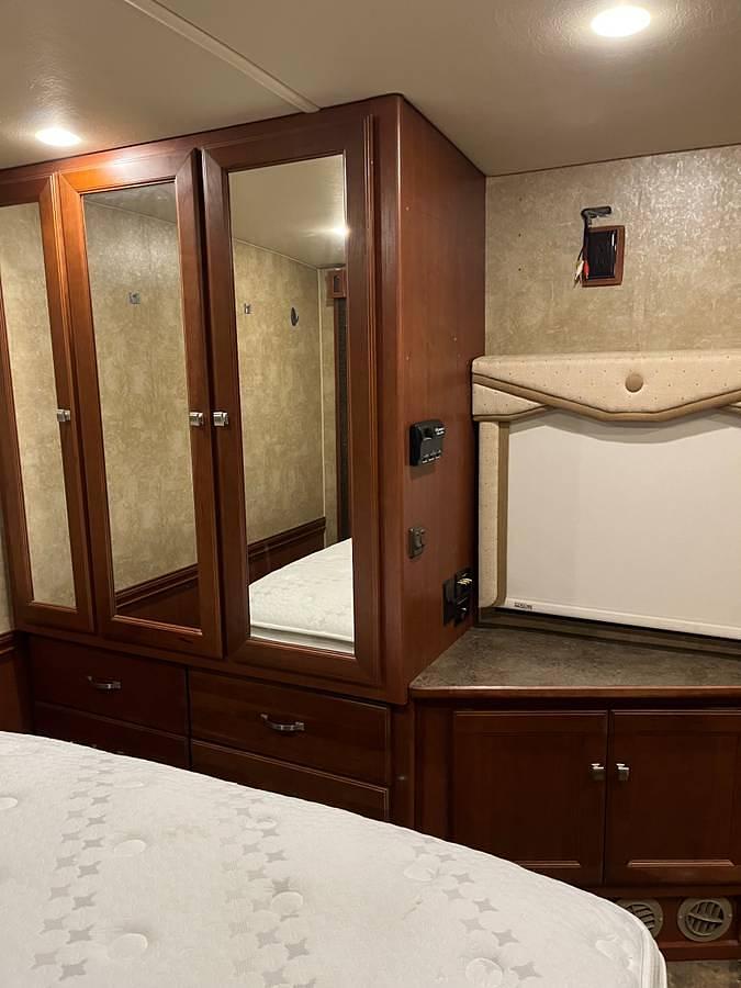 Used 2014 Winnebago Sightseer M33C Class A Motorhome