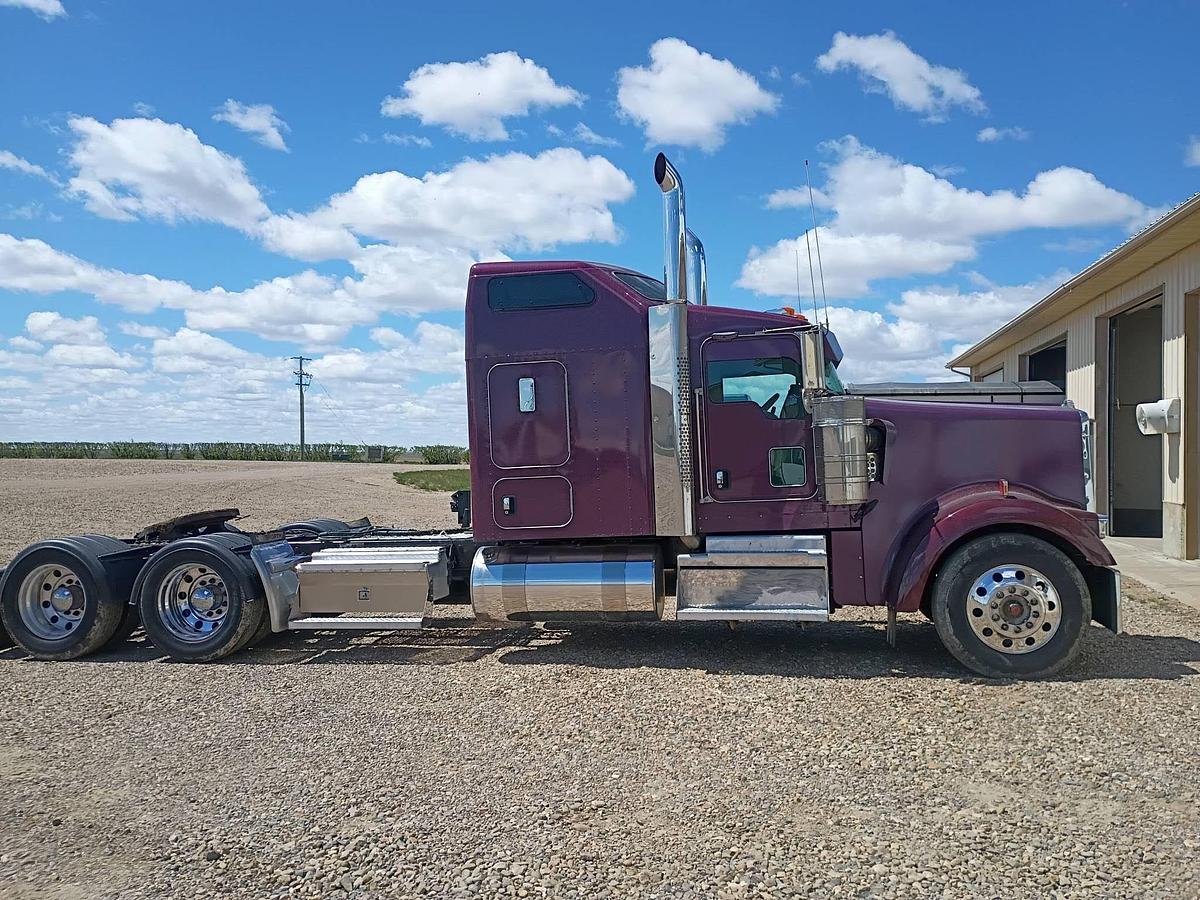 Used 2019 Kenworth W900