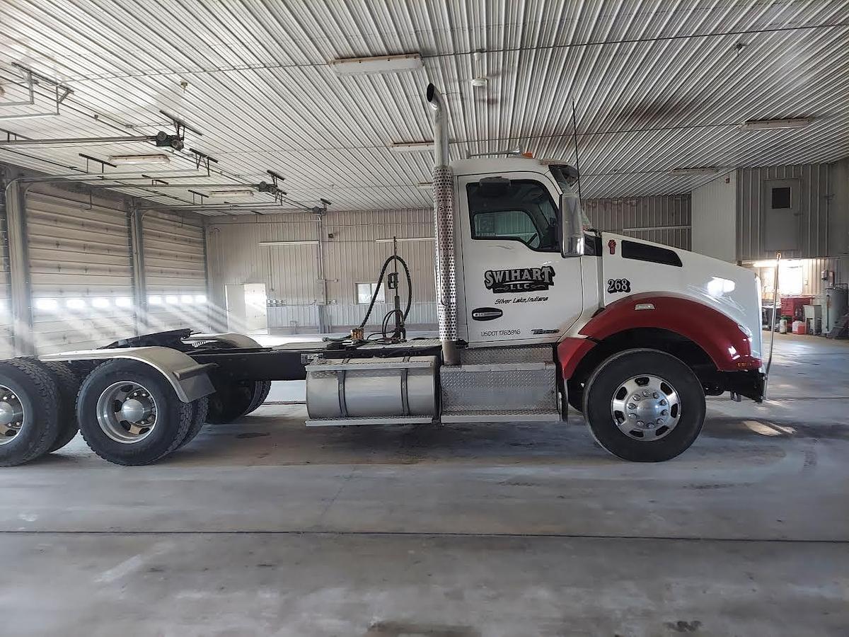Used 2016 Kenworth T880 Day Cab