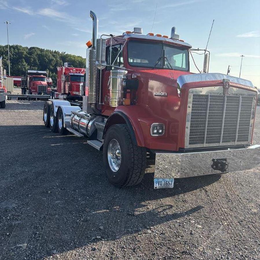 Used 2006 Kenworth T800 Wide Nose Day Cab Semi Truck