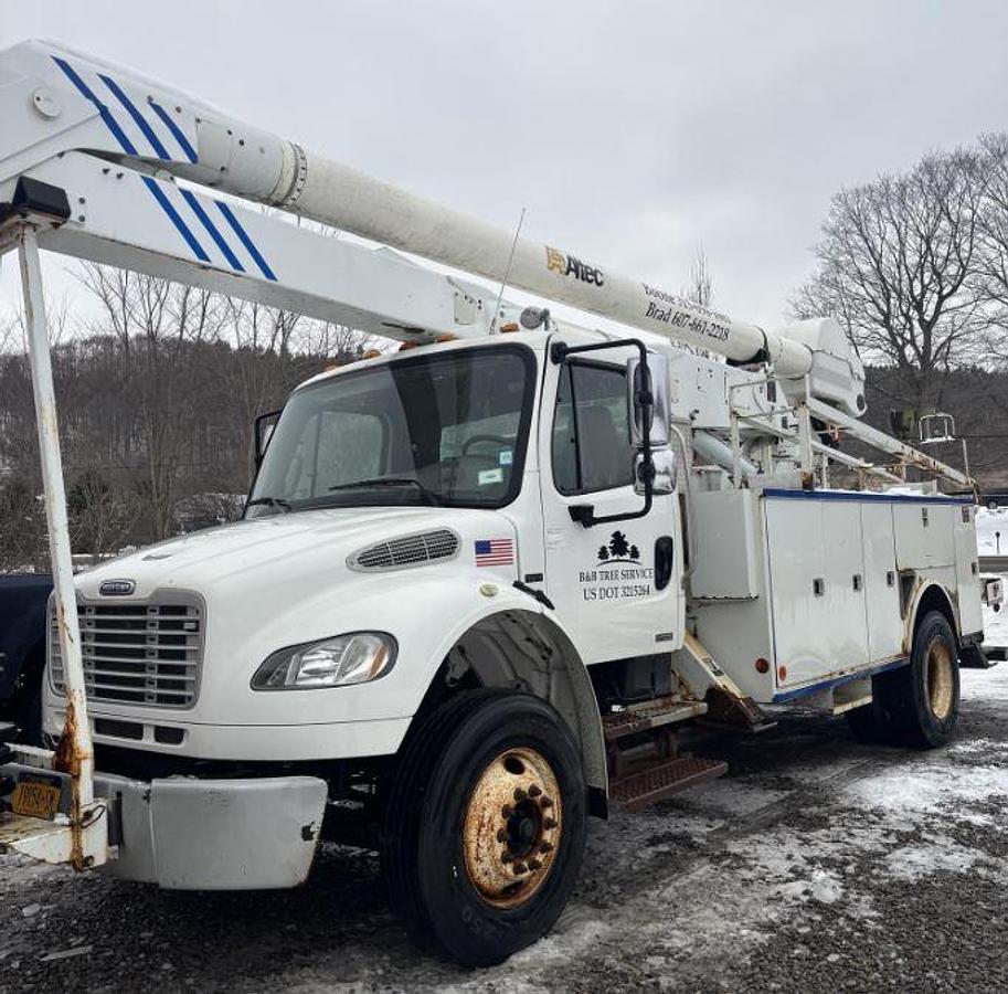 Used 2008 ALTEC AA652L MOUNTED ON 2008 FREIGHTLINER BUSINESS CLASS M2 106