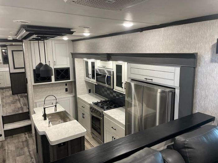 Used 2023 Crossroads Redwood RW4200FL