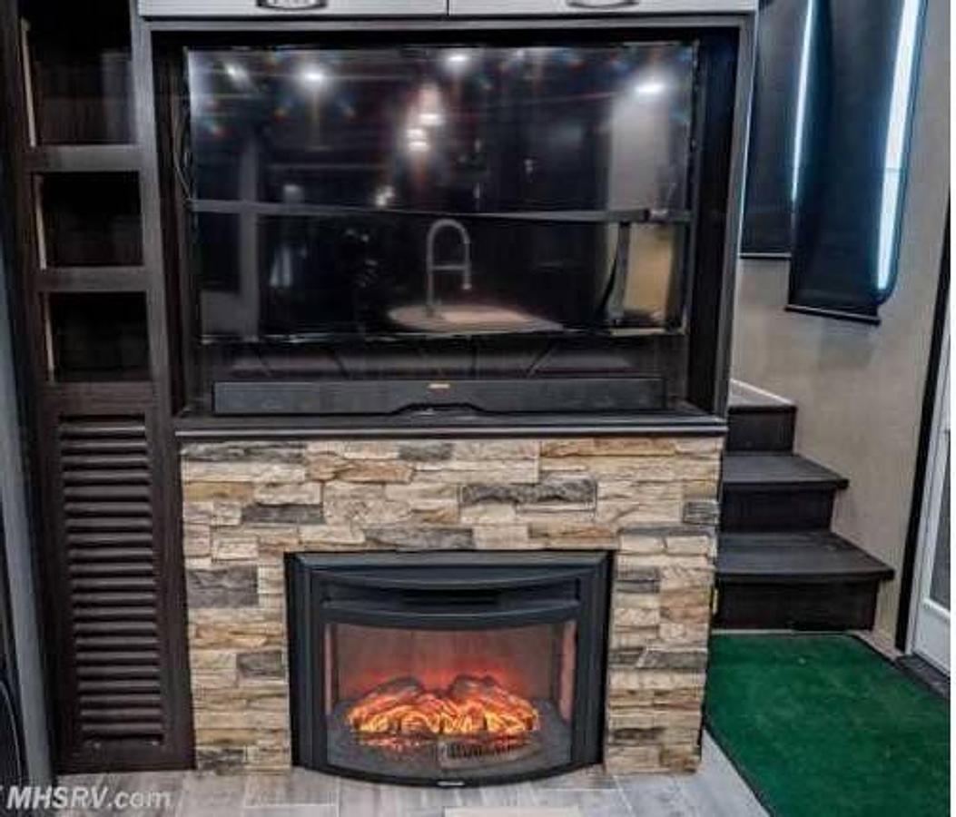 Used 2017 Dutchmen Voltage Epic V3900