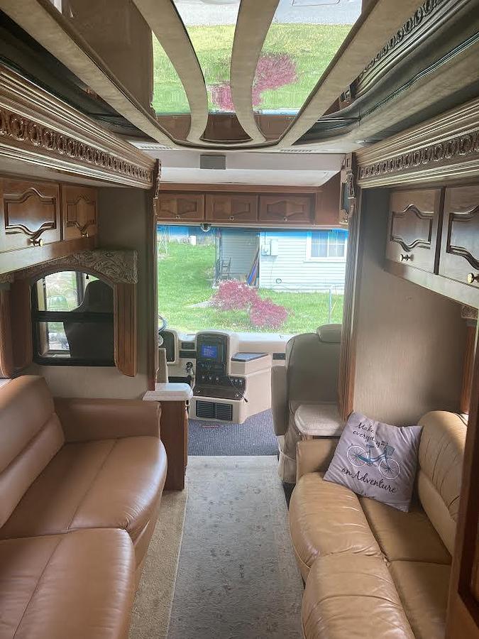 Used 2005 Monaco Signature Castle IV Class A Motorhome