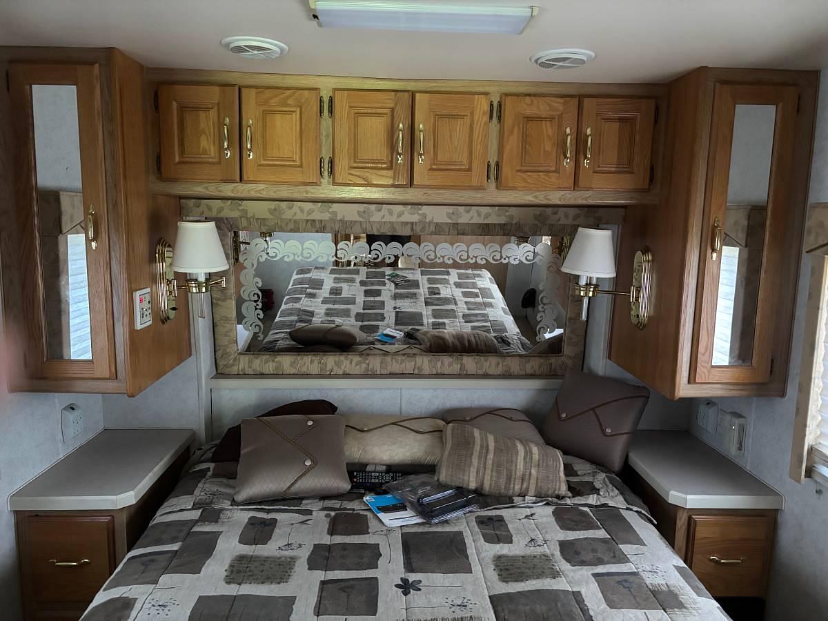 Used 1999 Holiday Rambler Endeavor Class A Motorhome