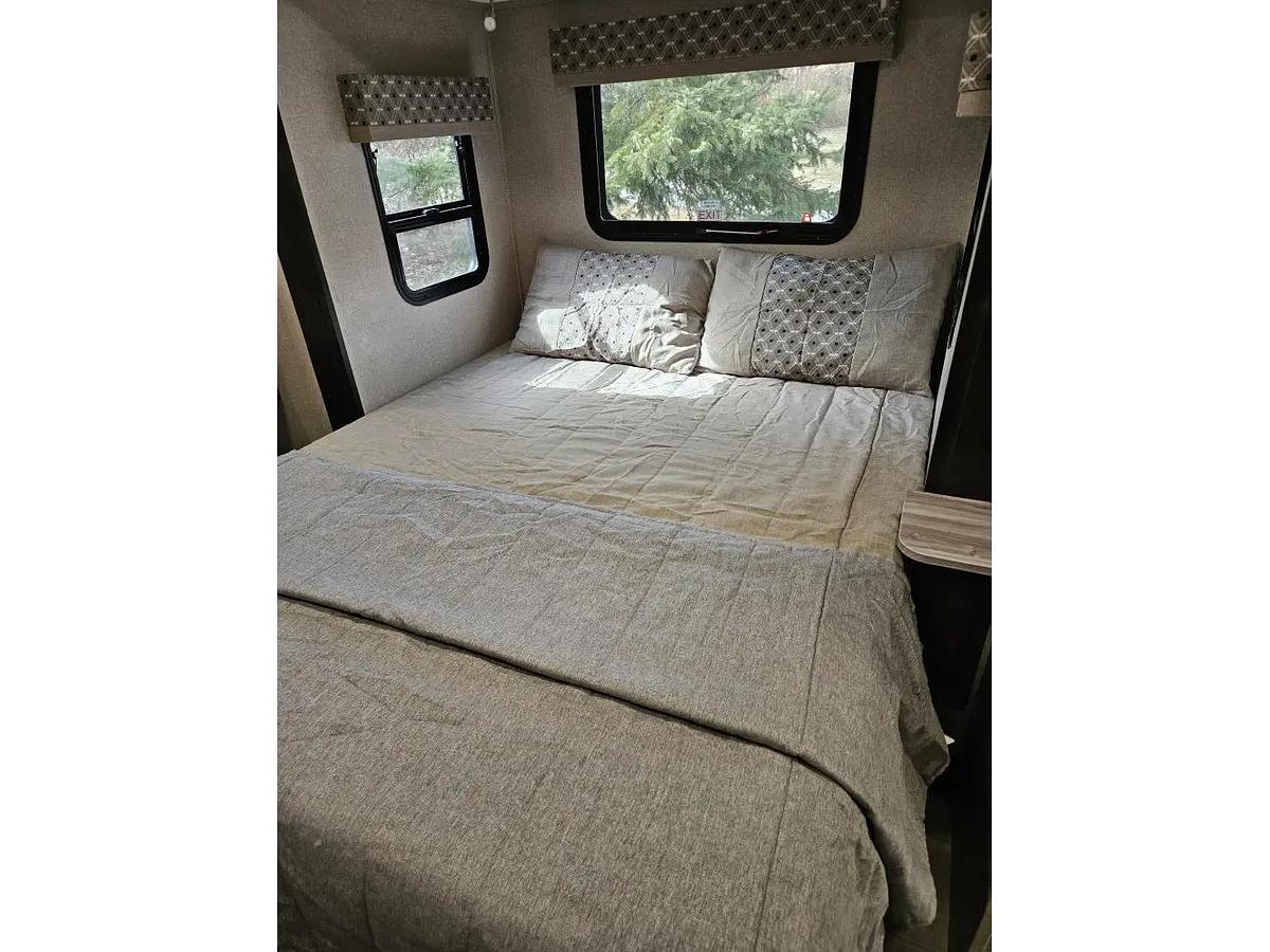 Used 2022 Dynamax Isata 5 30FW