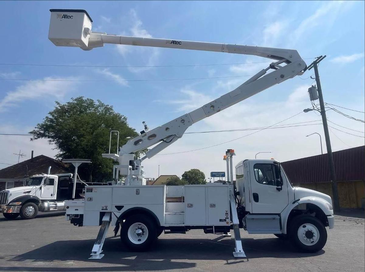 Used 2015 Freightliner M2 106 4x4 Boom