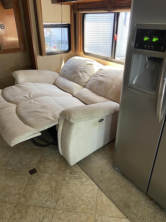 Used 2011 Monaco Camelot 43PKQ Class A Motorhome