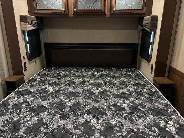 Used 2018 Redwood Redwood 3941FL