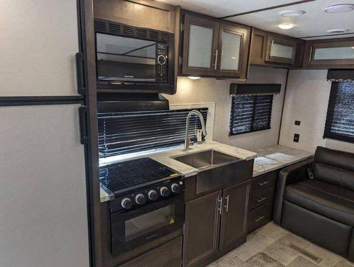 Used 2021 Dutchmen Coleman Light 2515RL