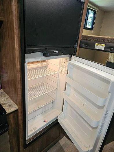 Used 2018 Coleman 215BH 23' Travel Trailer