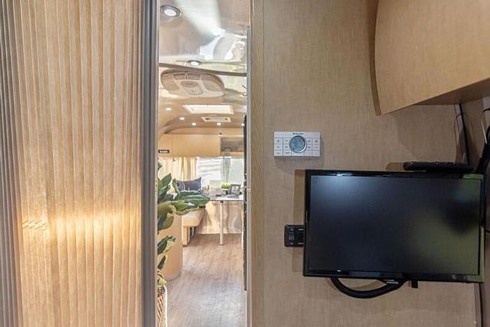 Used 2014 Airstream Flying Cloud 25FB