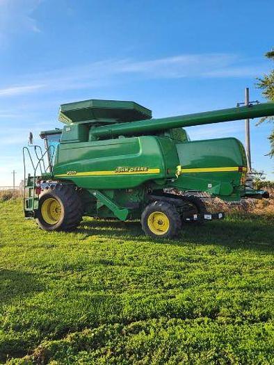 Used 2001 JOHN DEERE 9550 Combine