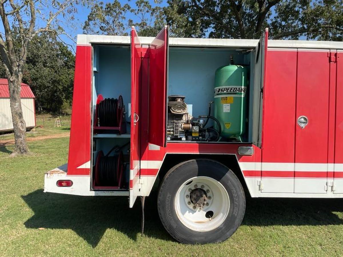 Used 1995 International 4900 Service Utility Truck