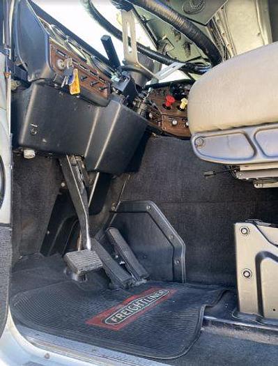 Used 1995 Freightliner FLB112