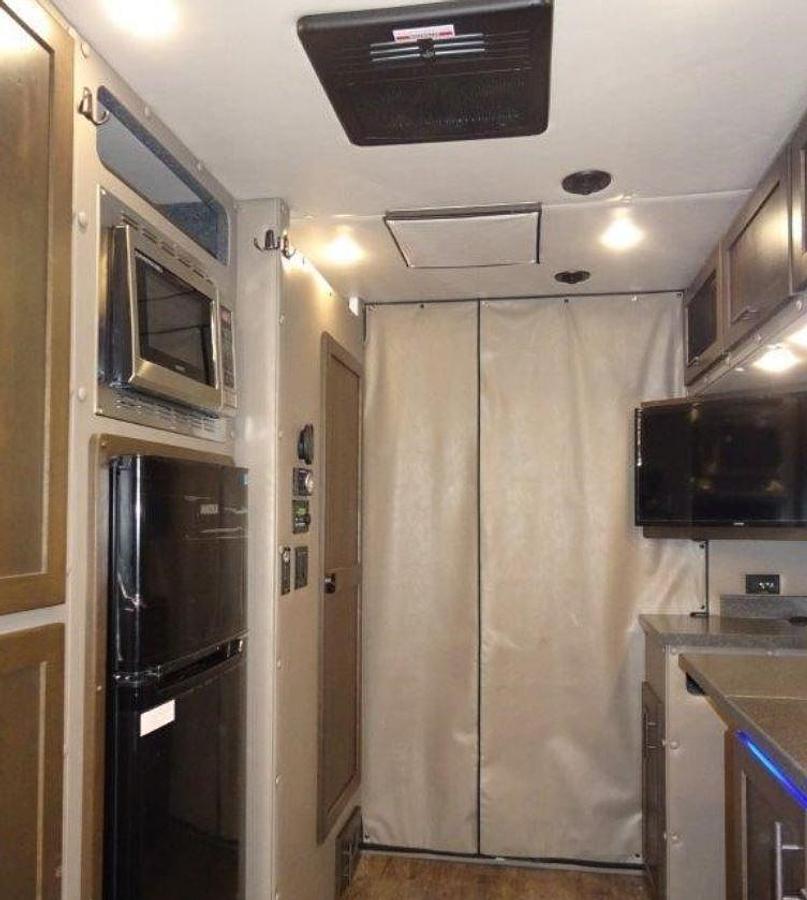 Used 2021 Volvo VNL64T300