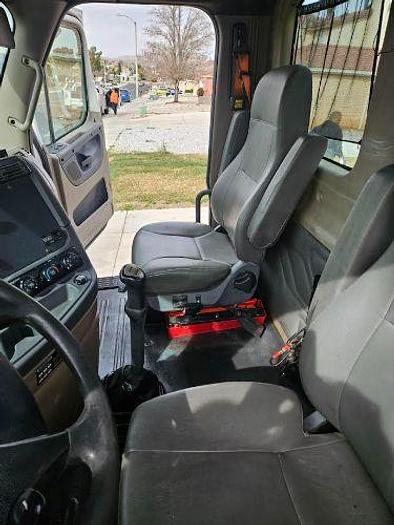 Used 2013 Freightliner Cascadia 125