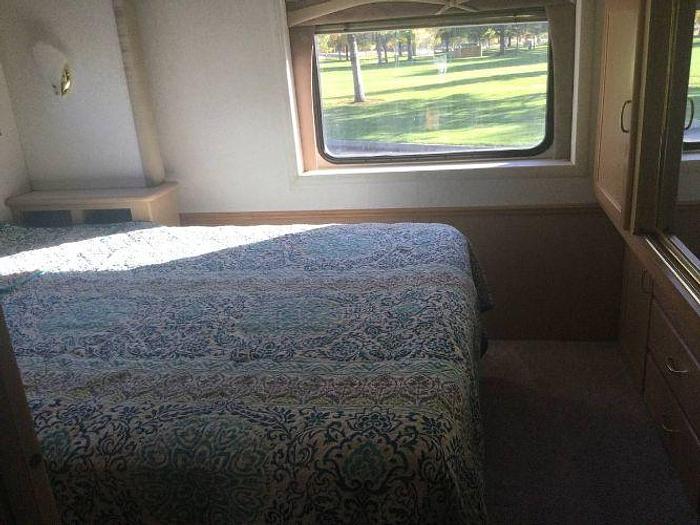 Used 2002 National Dolphin 5320