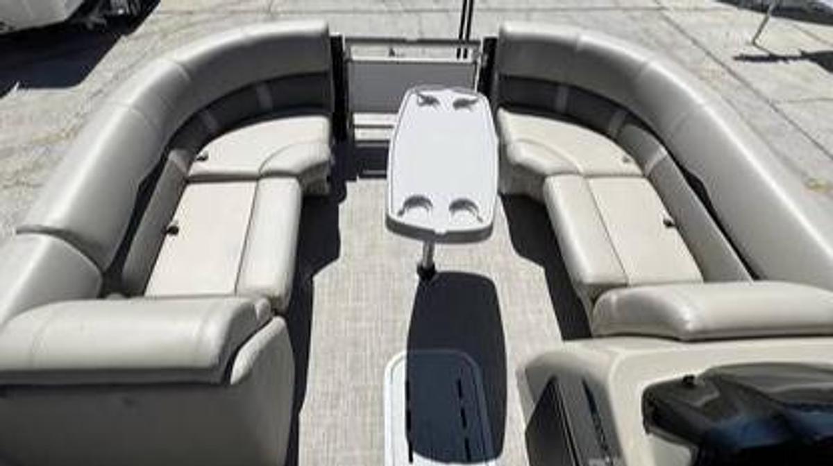 Used 2022 Tritoon Silver Wave 2210 JS