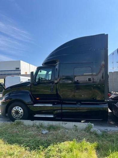 Used 2020 International LT625 2004 53' Stacker Trailer