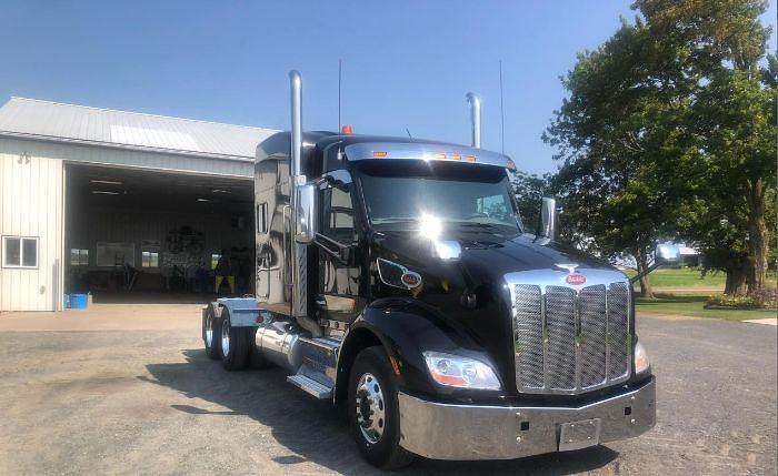 Used 2017 Peterbilt 579 Sleeper Truck