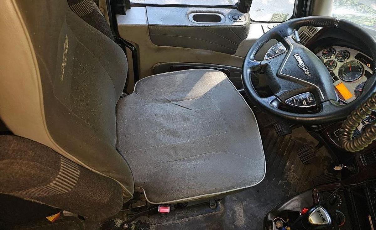 Used 2016 International Lonestar Sleeper Semi Truck