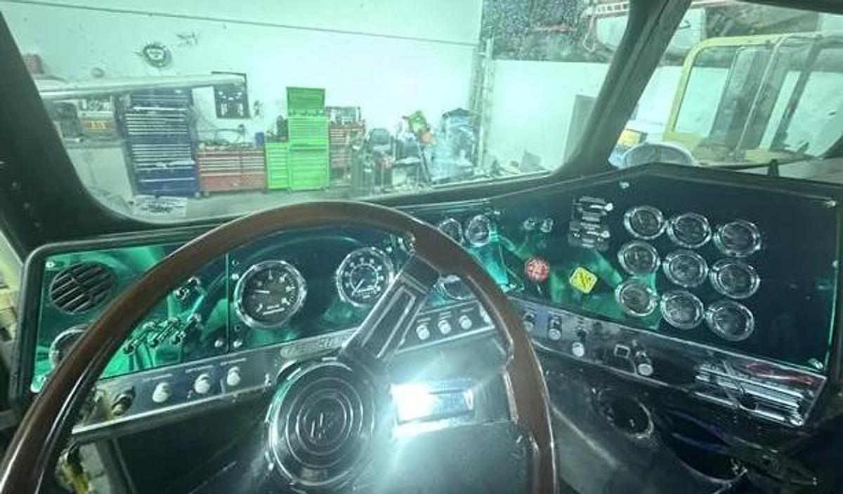 Used 1985 Freightliner MP80