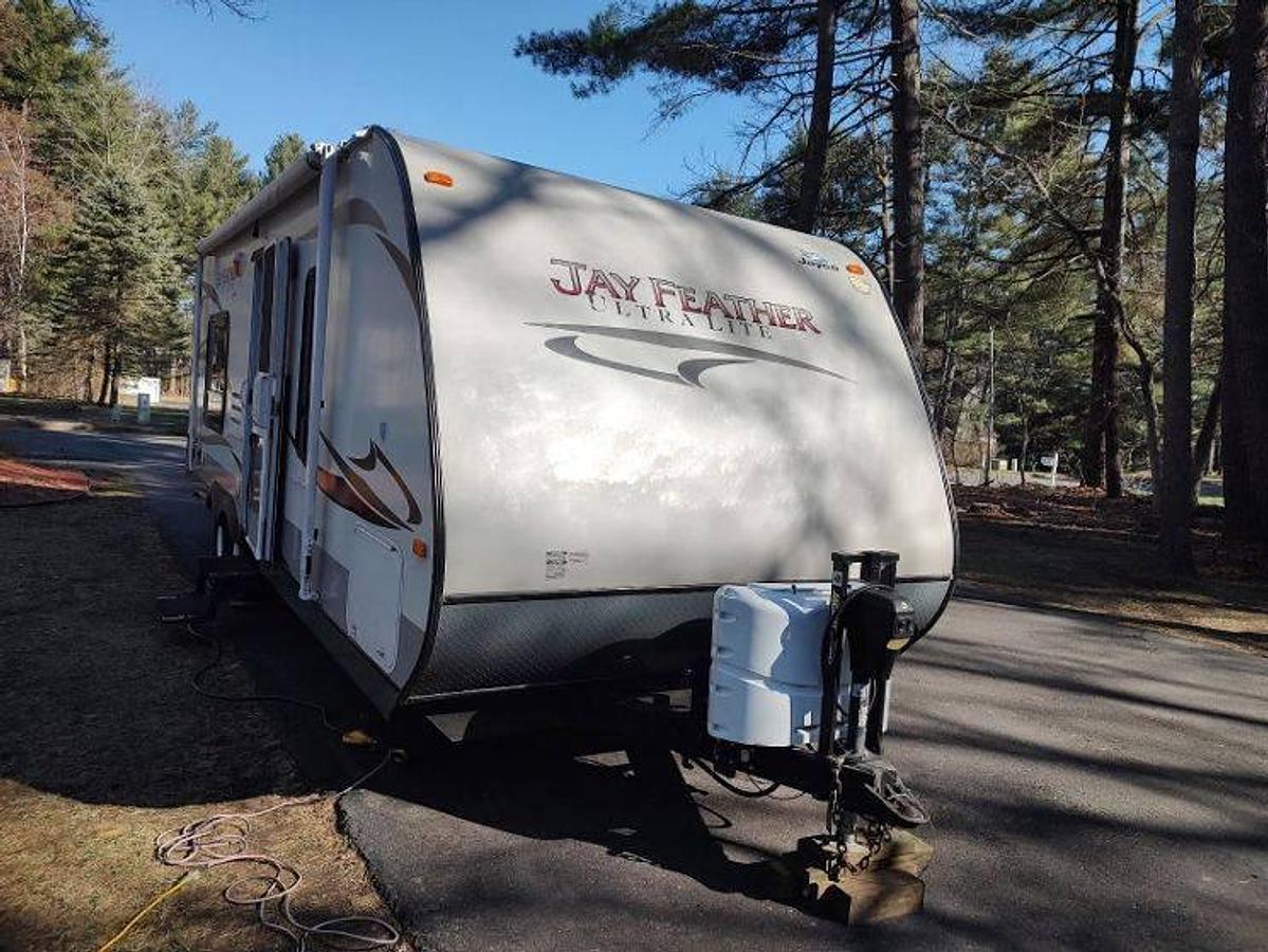 Used 2013 Jayco Jay Feather Ultra Lite 24T Travel Trailer