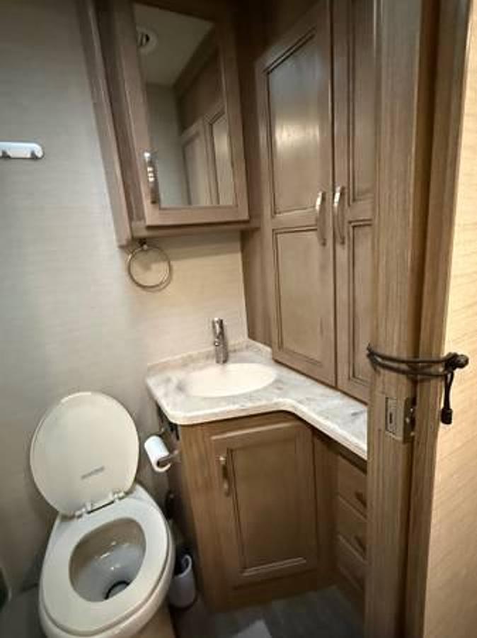 Used 2018 Jayco Seneca 37K