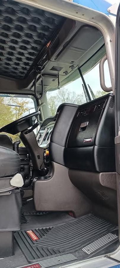 Used 2022 Kenworth W900L Sleeper Semi Truck