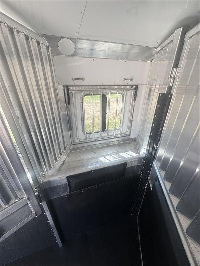 Used 2020 4 Star 3 Horse w/ Living Quarters