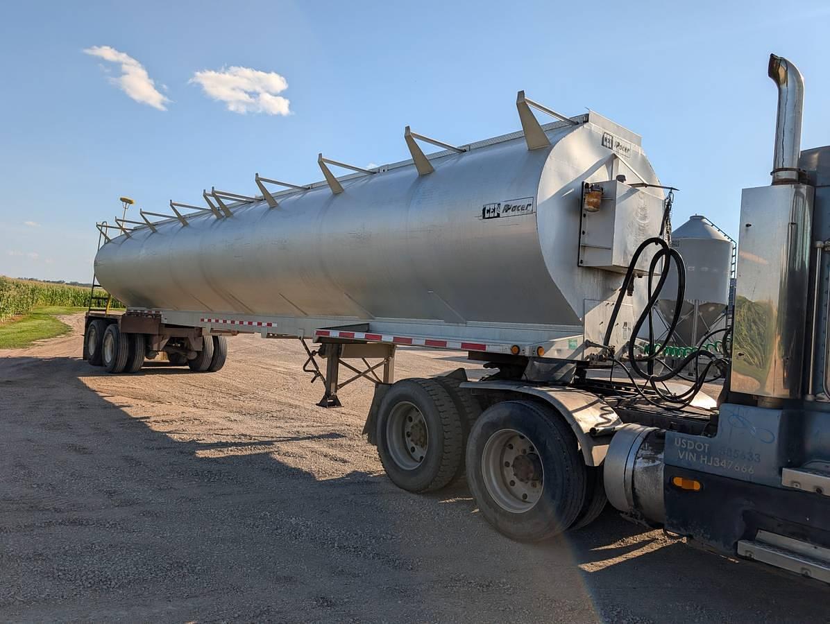 Used 2005 CEI Pacer 24 Ton Feed Trailer