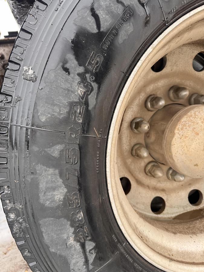 Used 2004 Kenworth T800 Conventional Sleeper Semi