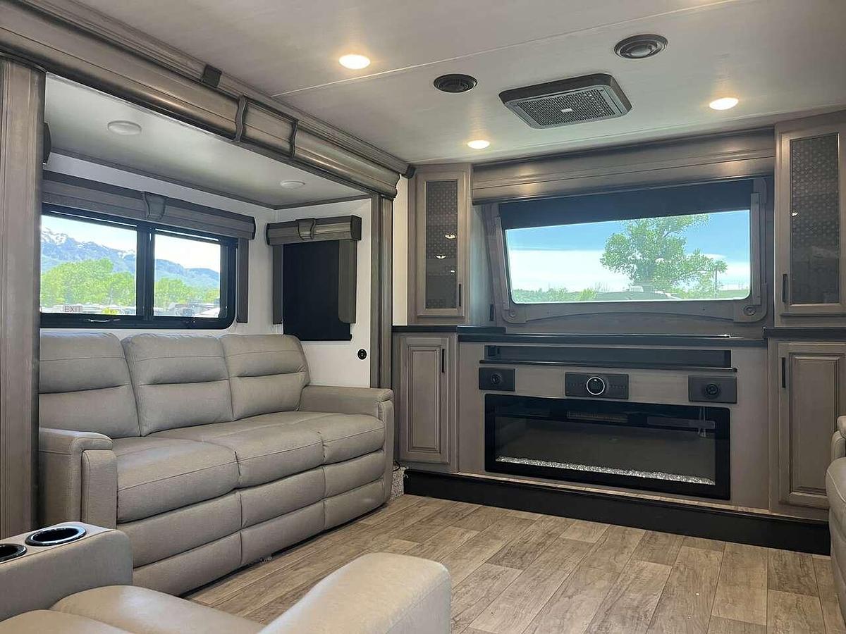 Used 2022 Keystone Montana 3761FL