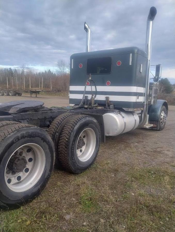 Used 2005 Peterbilt 379 Conventional Sleeper Semi