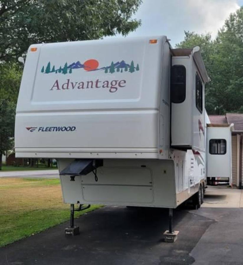 Used 2005 Wilderness Fleetwood Advantage 365FLTS Fifth Wheel