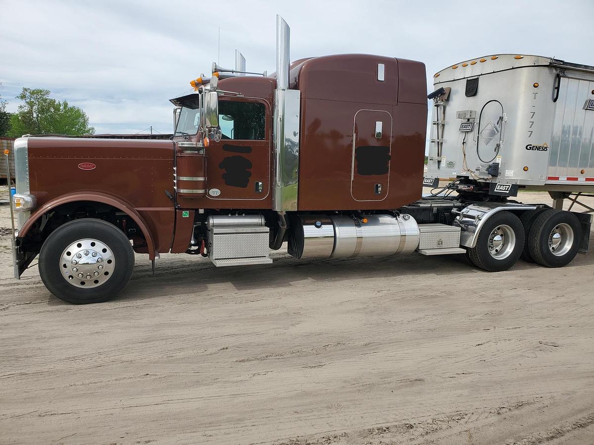 Used 2022 Peterbilt 38