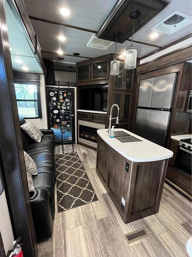 Used 2020 Dutchmen Voltage 3915 Toy Hauler